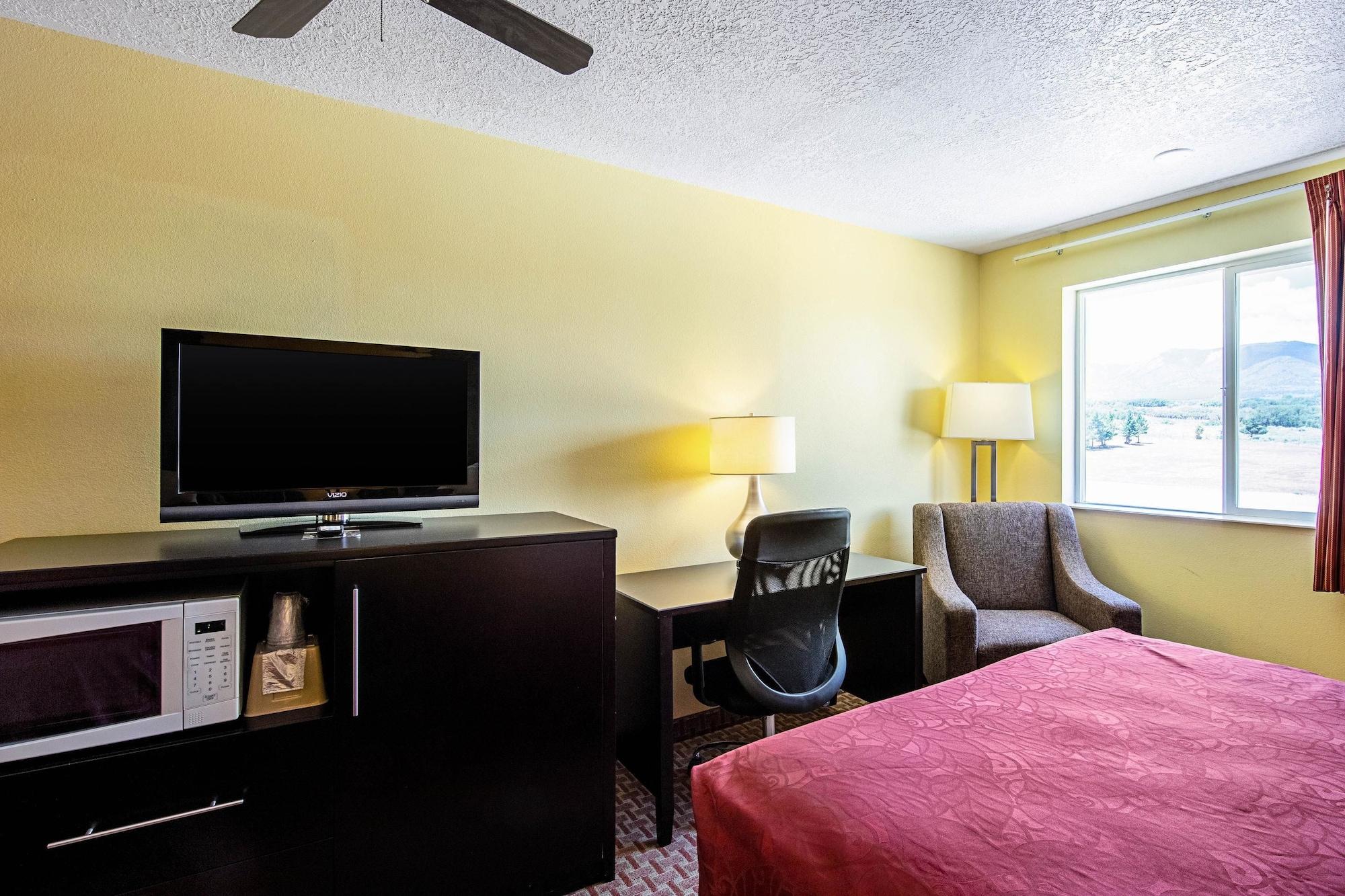 Rodeway Inn & Suites Monticello Exterior photo