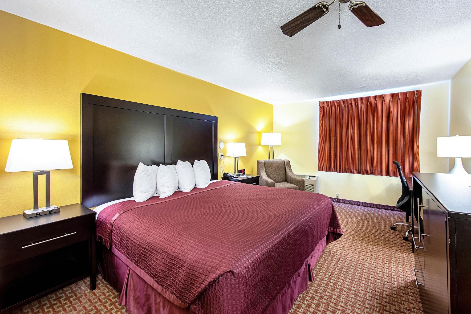Rodeway Inn & Suites Monticello Exterior photo