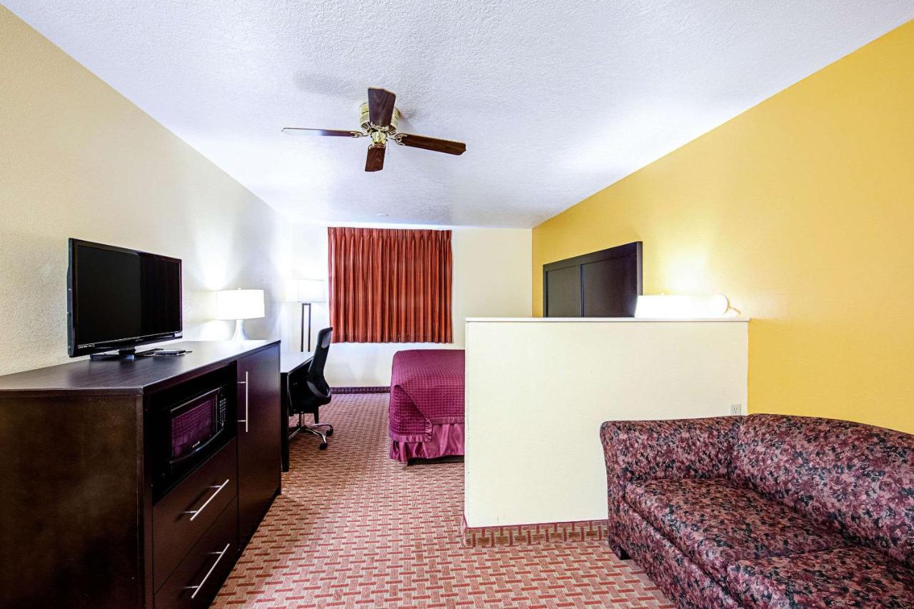 Rodeway Inn & Suites Monticello Exterior photo