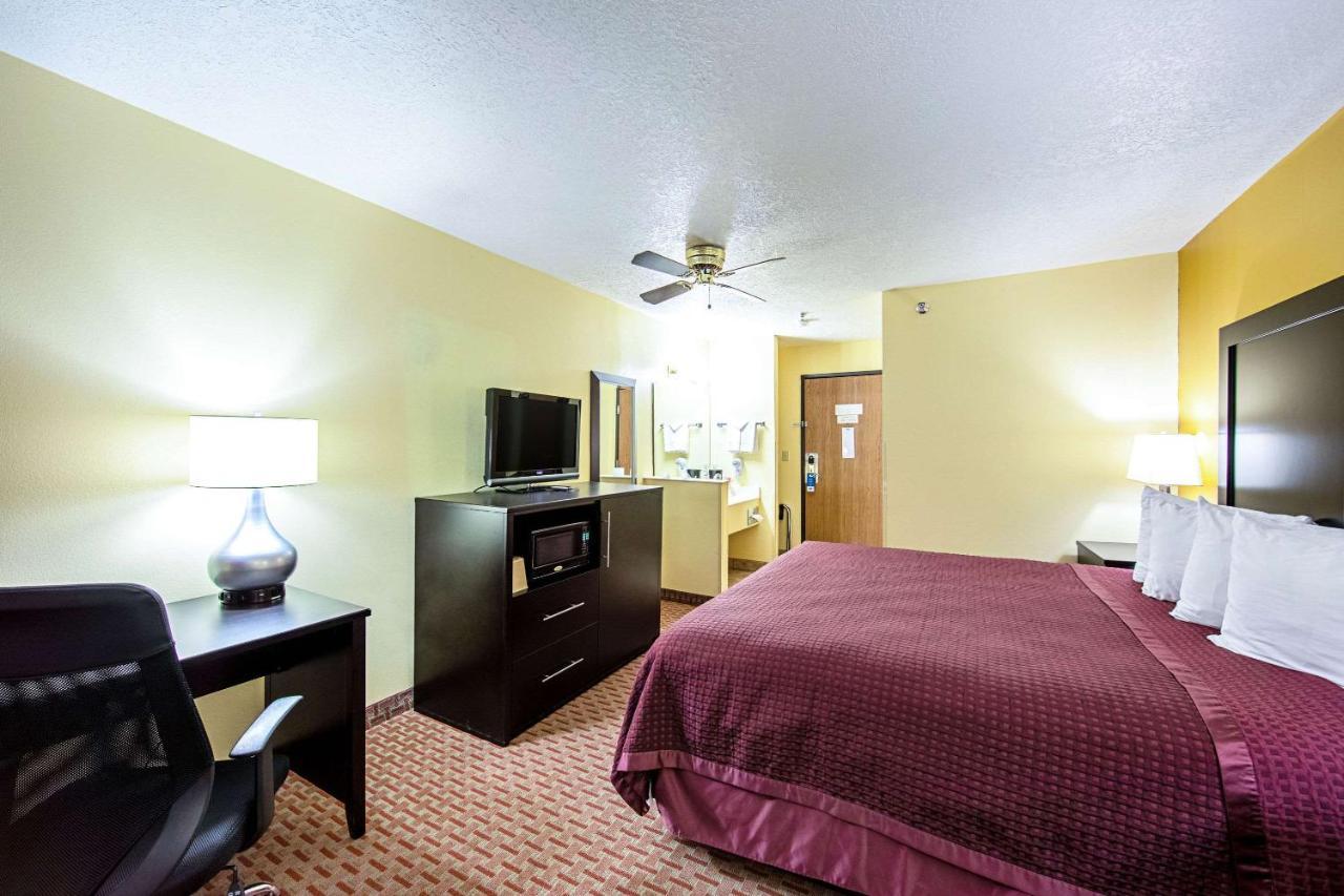 Rodeway Inn & Suites Monticello Exterior photo